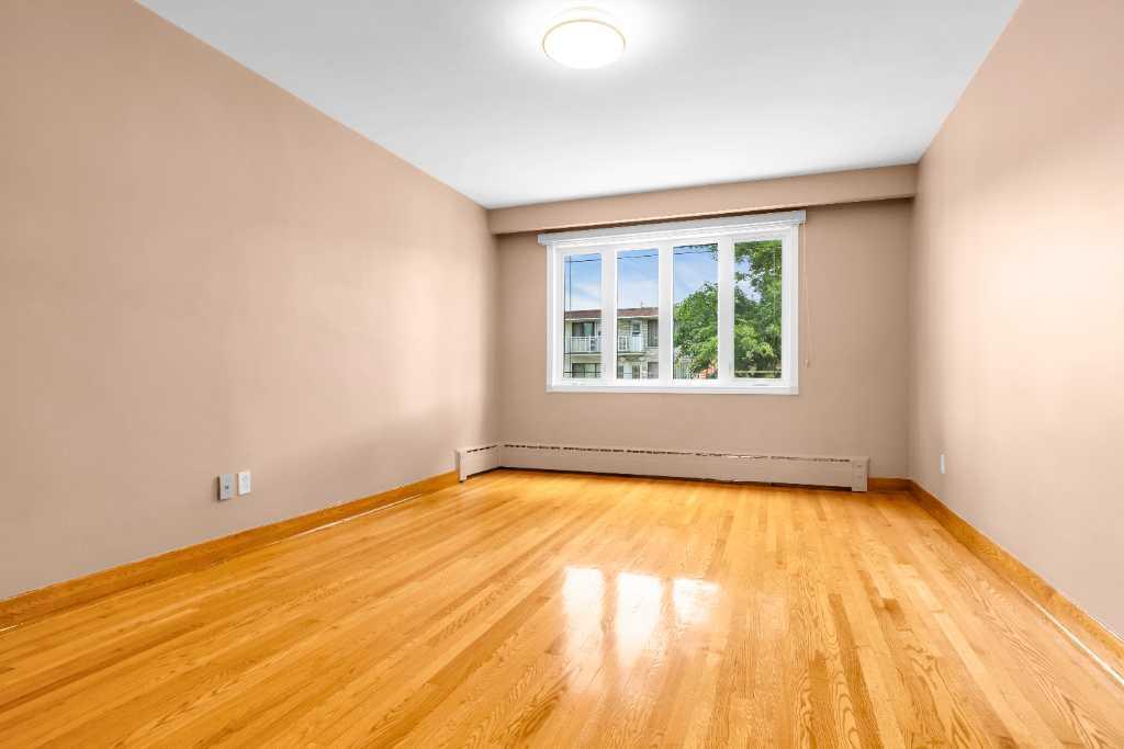 À LOUER – Grand 5 ½ avec garage – 5865 Rue Charmenil, Saint Léonard 5