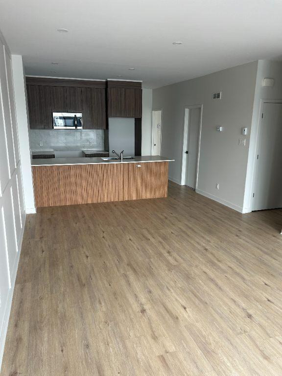4 ½ Condo luxueux à louer à Vimont Laval. 5