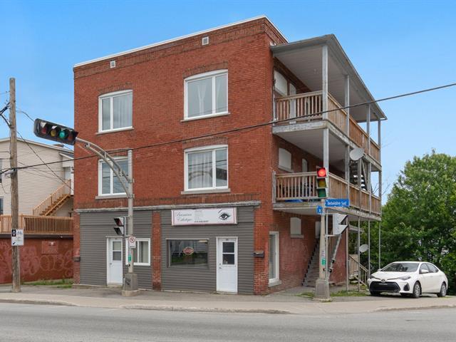 894 896 Rue Belvédère S. — photo 1