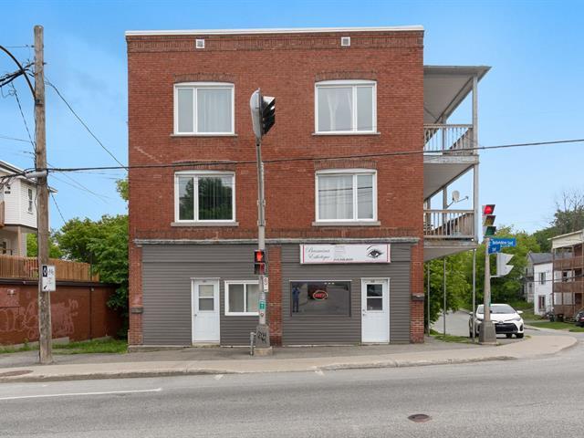 894 896 Rue Belvédère S. — photo 2