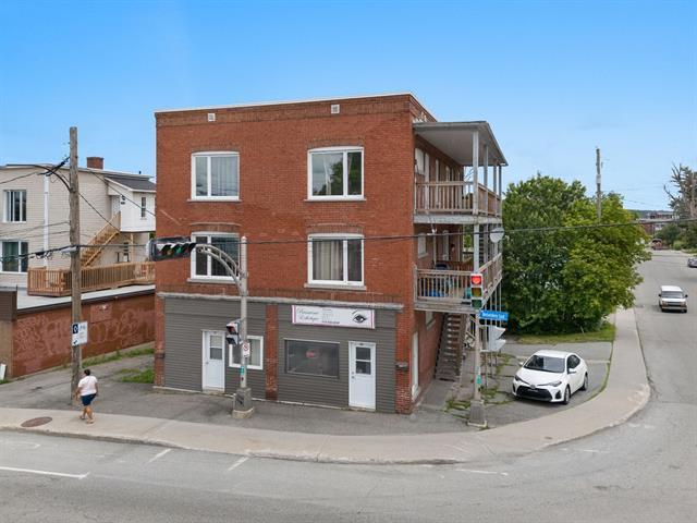 894 896 Rue Belvédère S. — photo 3