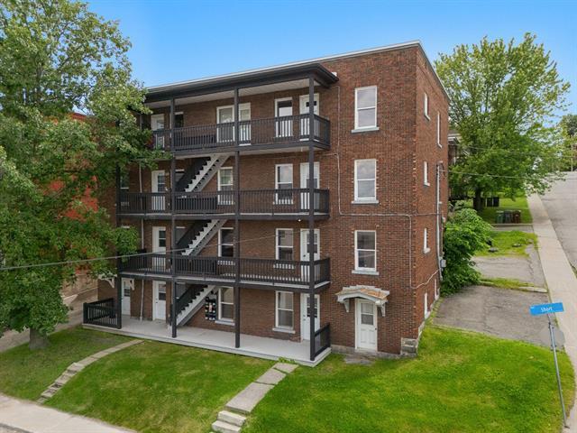 866 882 Rue Short — photo 1