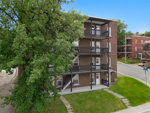 866 882 Rue Short — photo 3