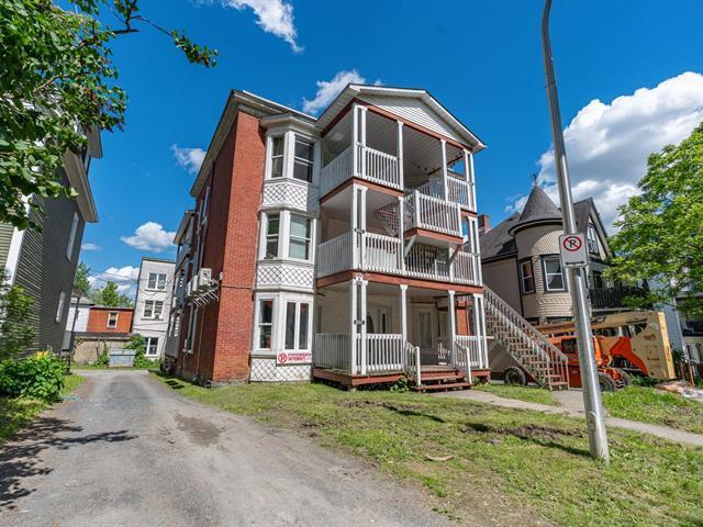 184 200 Rue Brooks — photo 1