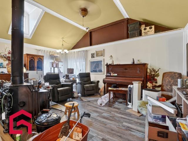 389 24e Avenue — photo 2