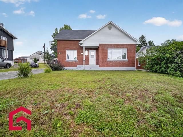 581 583 9e Avenue — photo 2