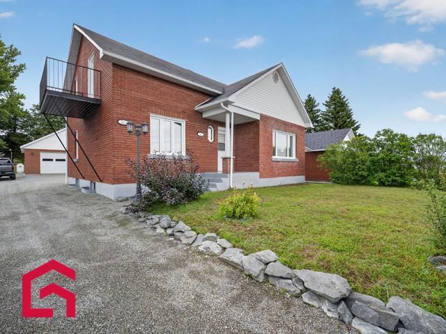581 583 9e Avenue — photo 3