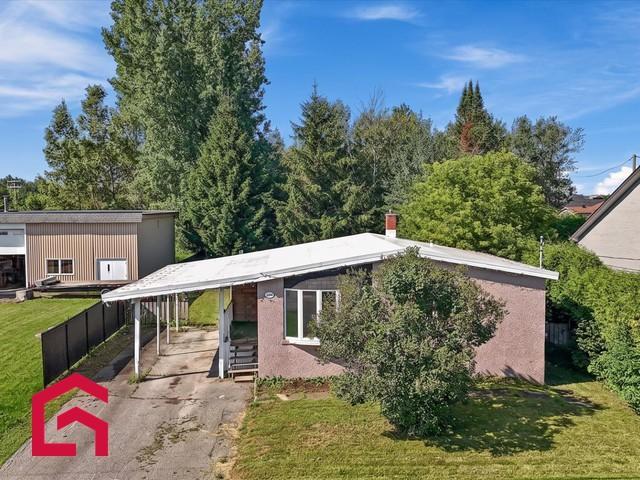 890 47e Avenue — photo 1