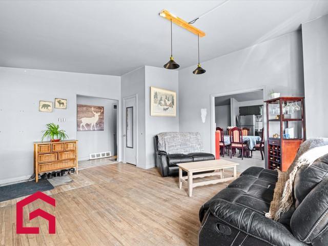 890 47e Avenue — photo 3