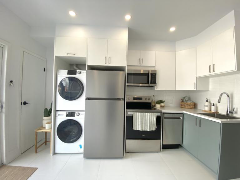 705 Moffat — photo 2