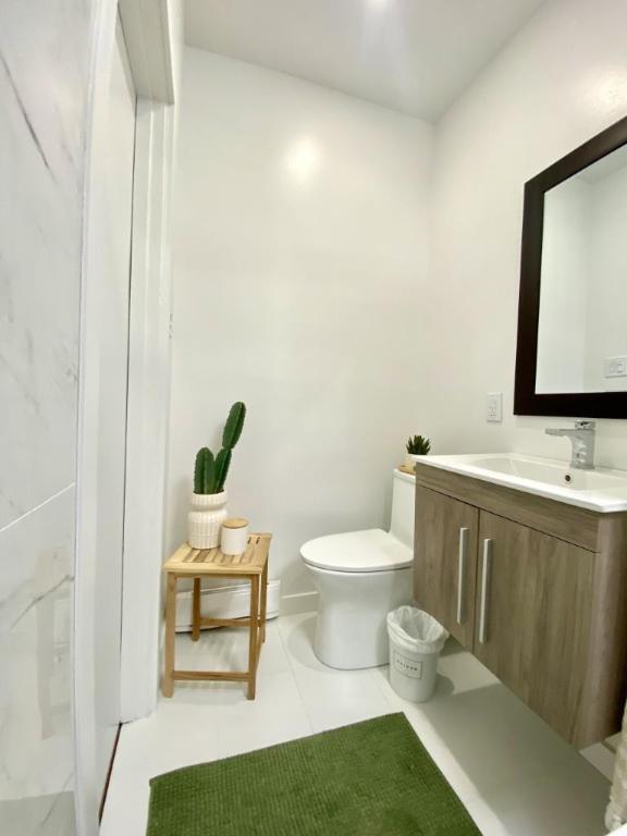 705 Moffat — photo 3