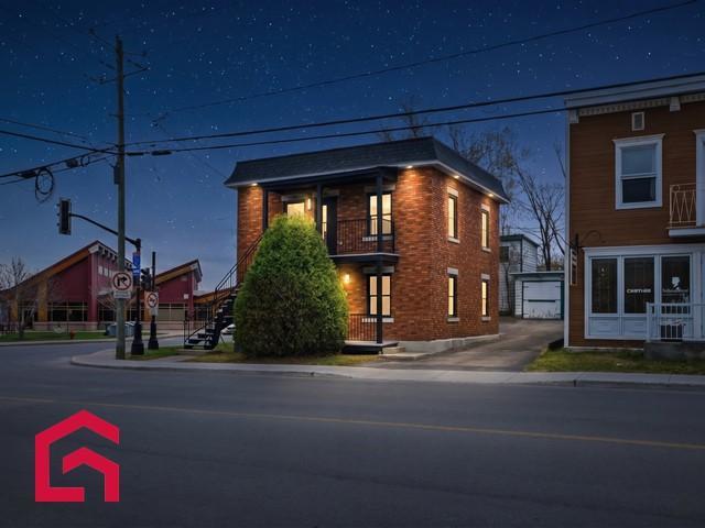 240 242 Rue Latour — photo 1