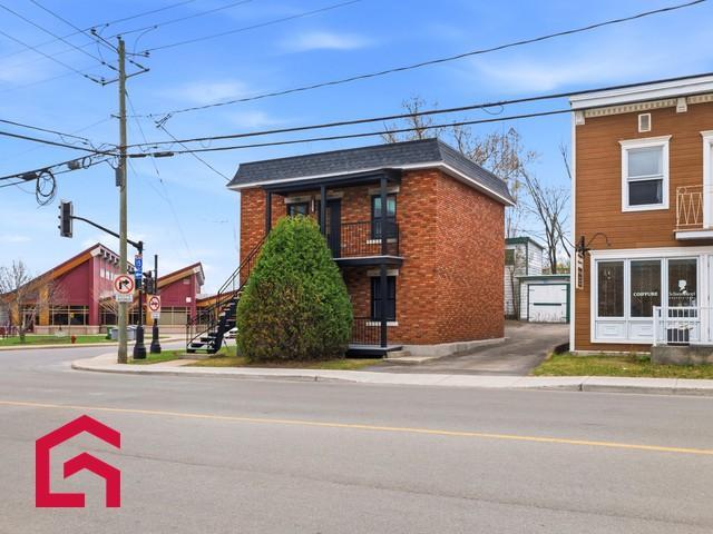 240 242 Rue Latour — photo 2