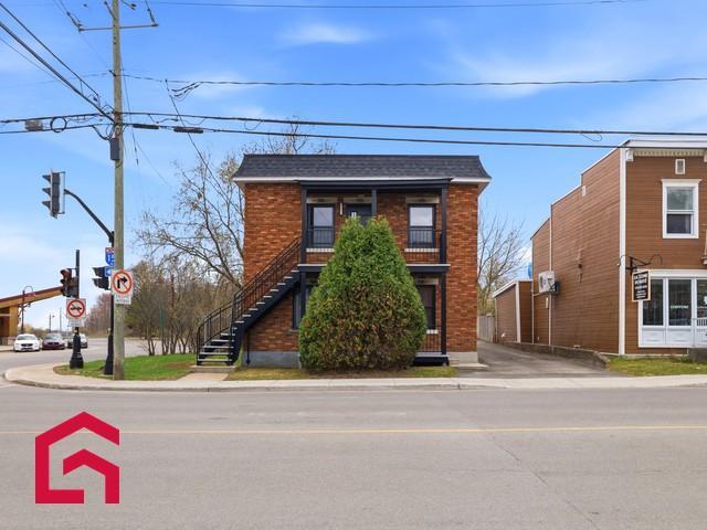 240 242 Rue Latour — photo 3