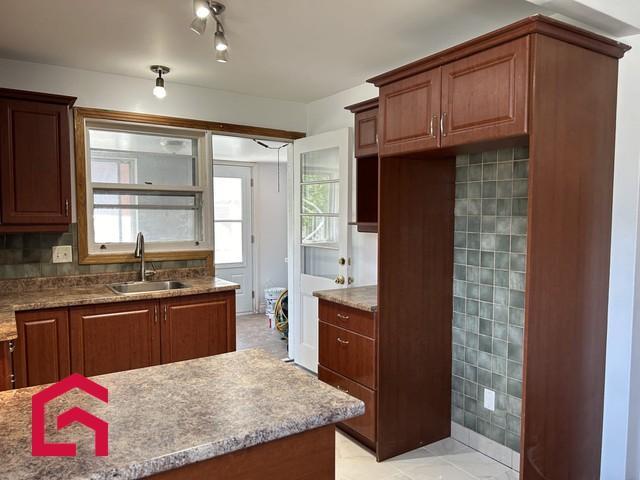 8906 — photo 2