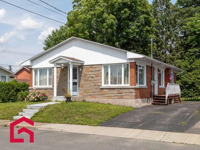 2555 110e Avenue — photo 1