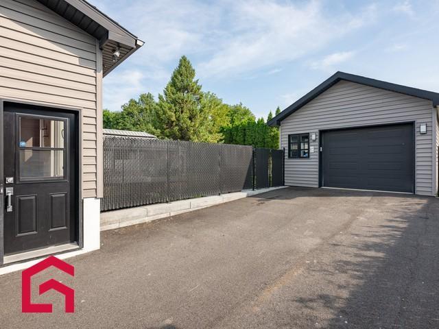 573 18e Avenue — photo 3
