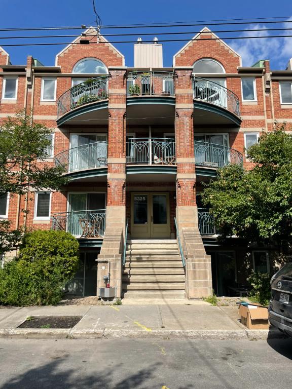 5325 Rue Drolet — photo 1