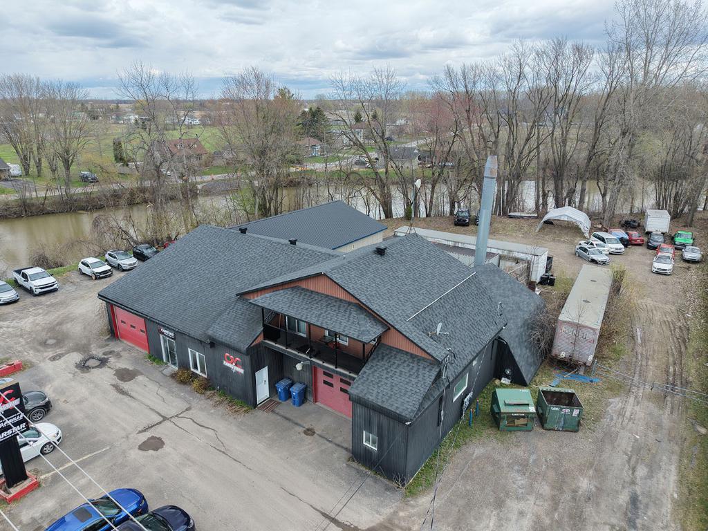 Garage 5 portes à vendre Berthierville Lanaudière — photo 2