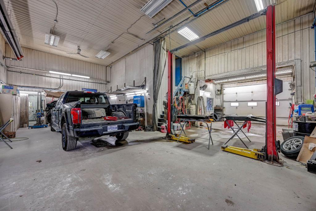 Garage 5 portes à vendre Berthierville Lanaudière — photo 3