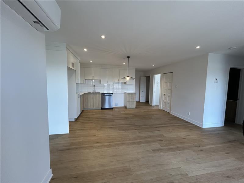 678 Rue de la Visitation — photo 3