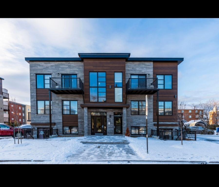 7051 Rue Tourangeau St-Hubert — photo 1