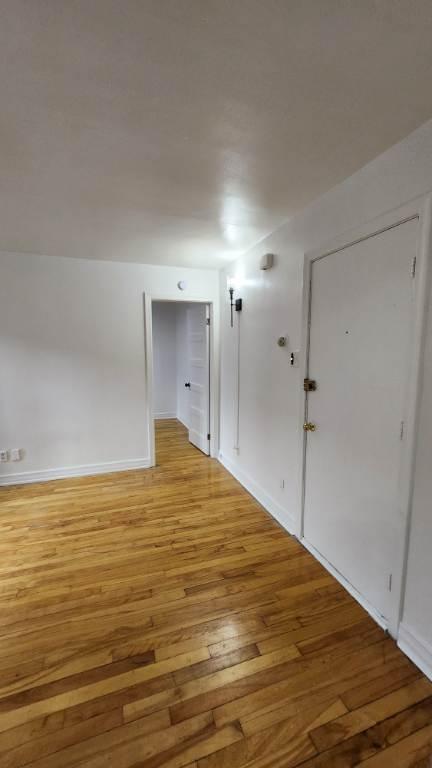 beau 3 et demi, A ROSEMONT, AV PAPINEAU, LIBRE PRESENTEMENT 4
