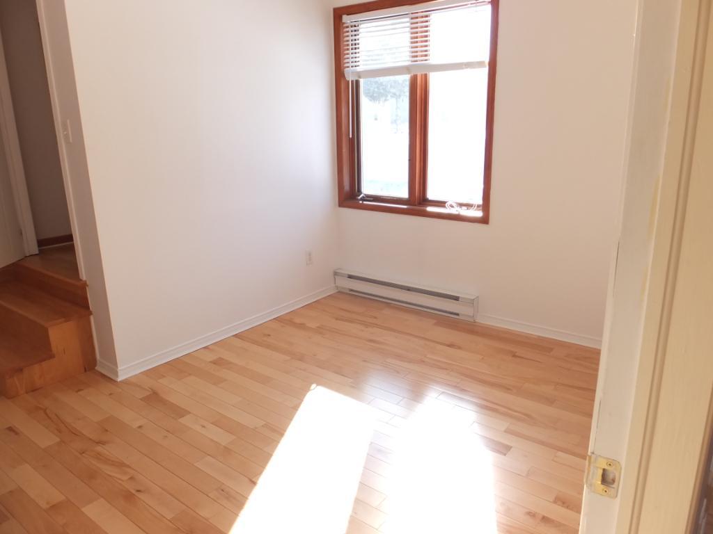 BEAU 4 1/2 PRÈS U DE SHERBROOKE - IMPECCABLE, SÉCURITAIRE, CALME, SEMI-MEUBLÉ 5