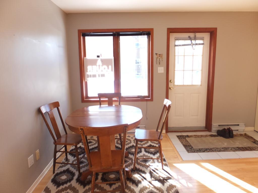 BEAU 4 1/2 PRÈS U DE SHERBROOKE - IMPECCABLE, SÉCURITAIRE, CALME, SEMI-MEUBLÉ 4