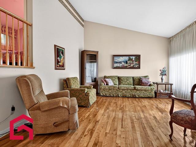 8211 Av. Curé-Clermont — photo 3