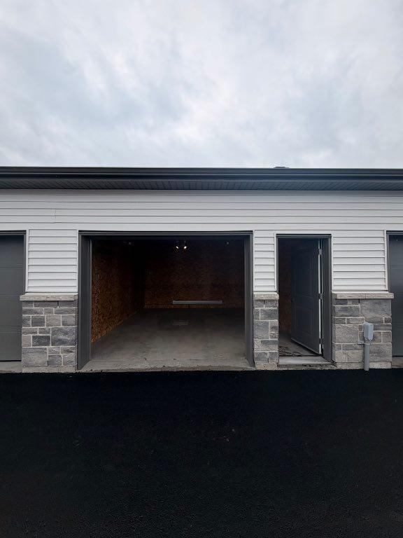 Grand 4 1/2 avec garage privée et chauffé 4