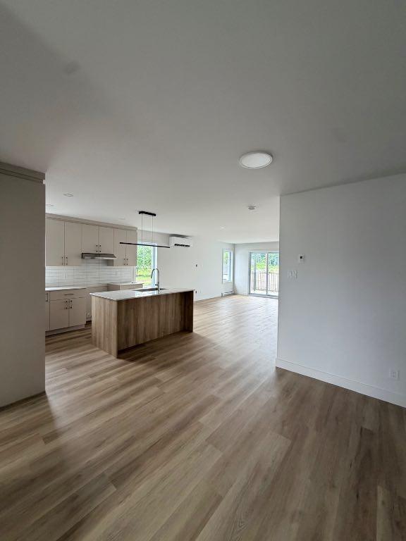 Grand 4 1/2 avec garage privée et chauffé 5