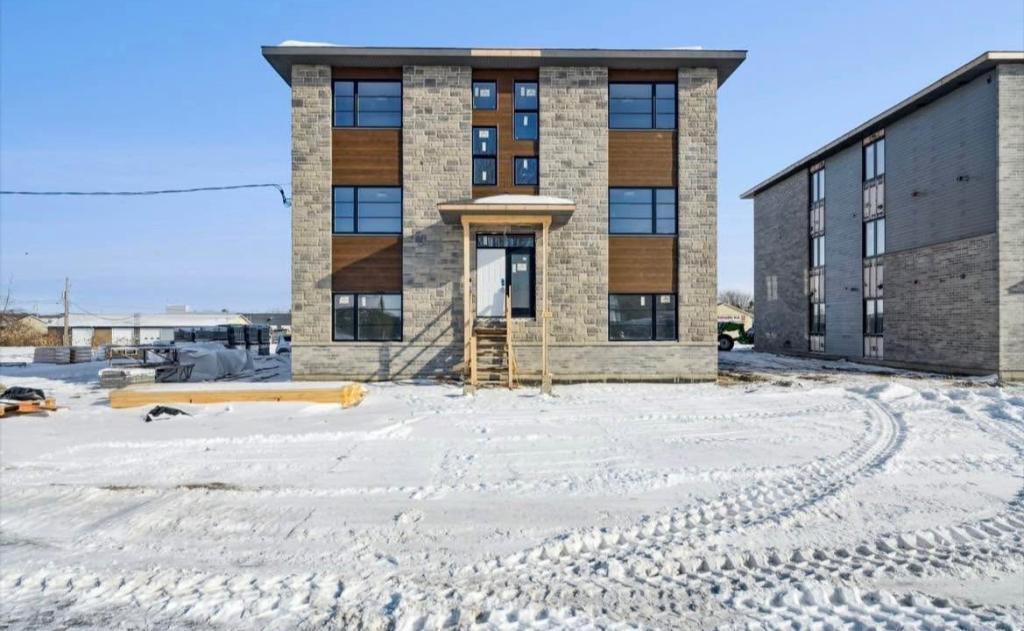 140 Boulevard Du Bord-de-L'eau — photo 1