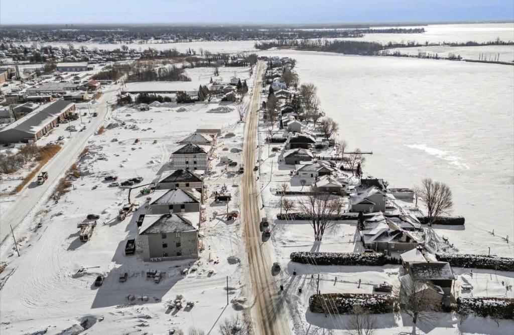 140 Boulevard Du Bord-de-L'eau — photo 2