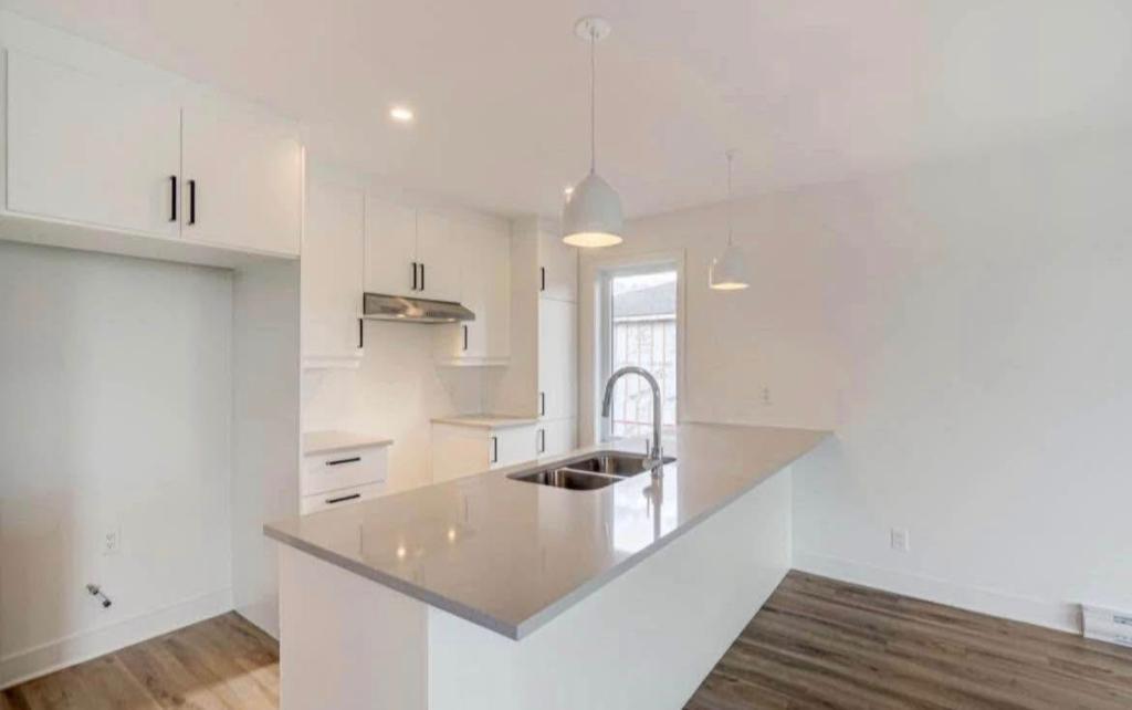 2246 Boulevard du Bord de l'Eau — photo 2