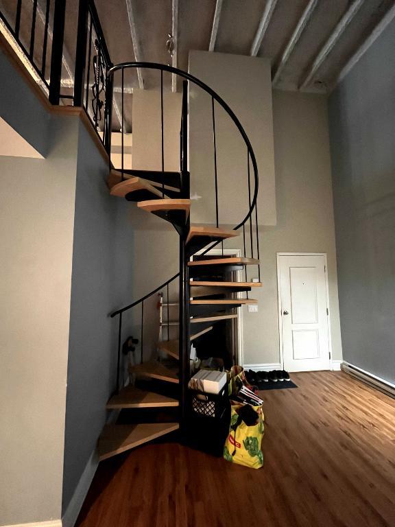 Grand 3 1/2 sur deux étage - 104 rue Ste-Cécile 4