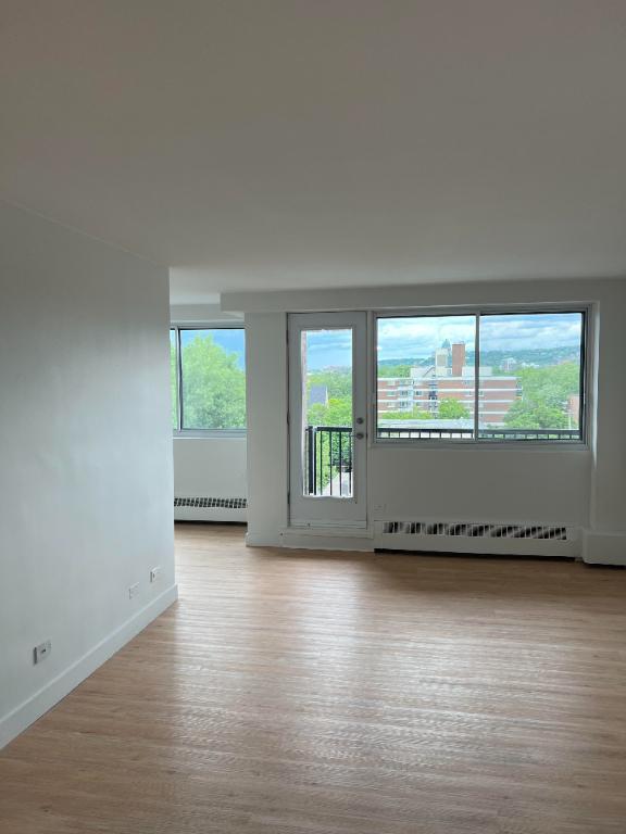 6311 Avenue Somerled — photo 1