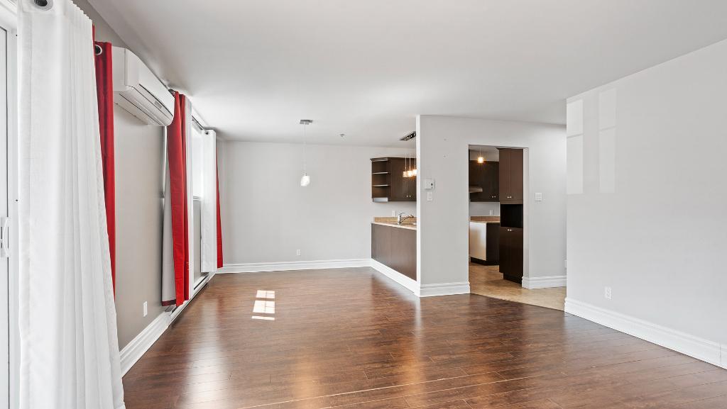 2043 Rue Racine — photo 3