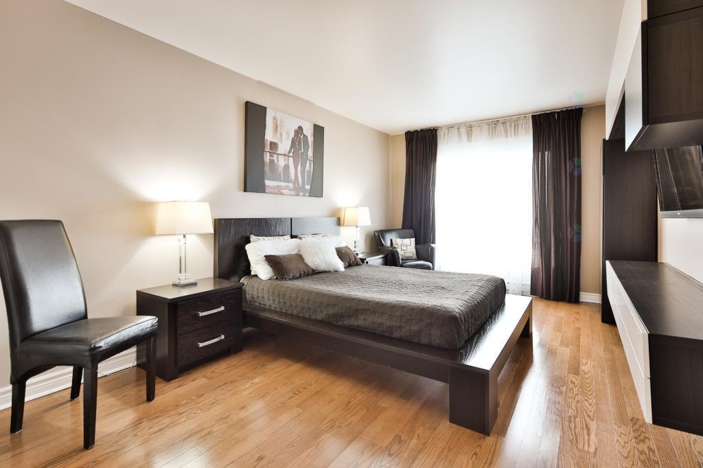 Condo de bonne dimensions à louer  (966 pc), disponible le 1er  sept 4