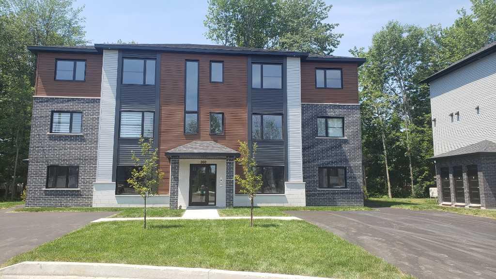 360 Rue William — photo 1