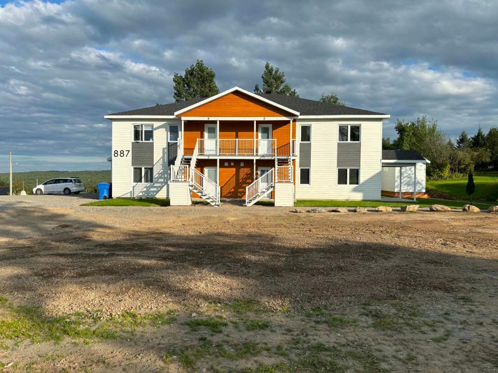 Neuf 4 1/2 avec bureau à l'étage - St-Séverin en Beauce 2