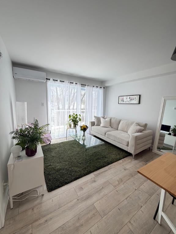 LOGEMENT- NOUVEAU **3 1/2** + espace Bureau au CŒUR de STE-FOY 5