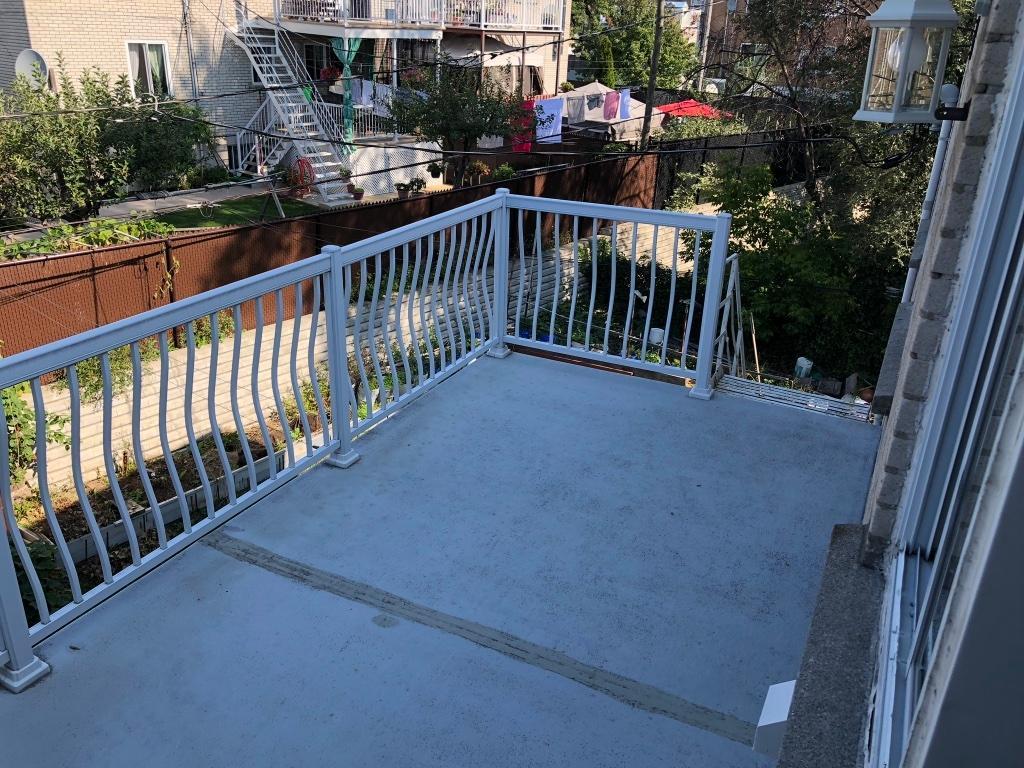 5 1/2 CHOMEDEY LAVAL - 100% Rénové — photo 2