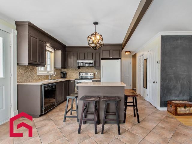 81 25e Avenue — photo 3