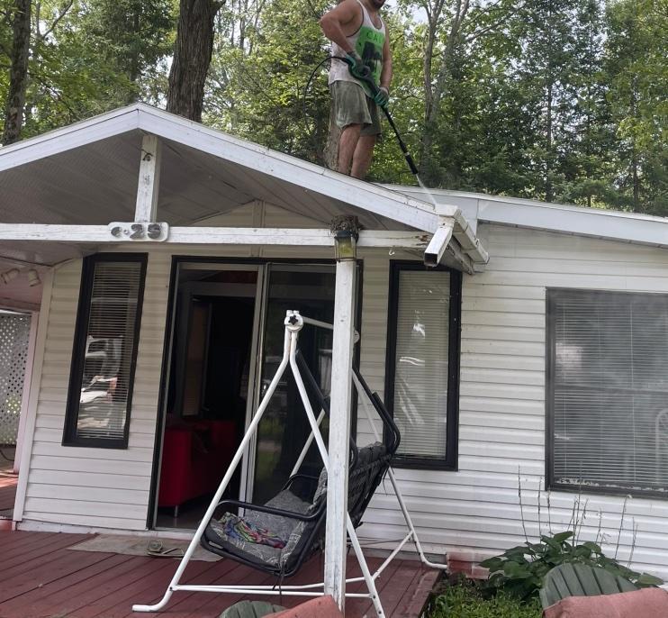 Chalet sur un terrain de camping — photo 1