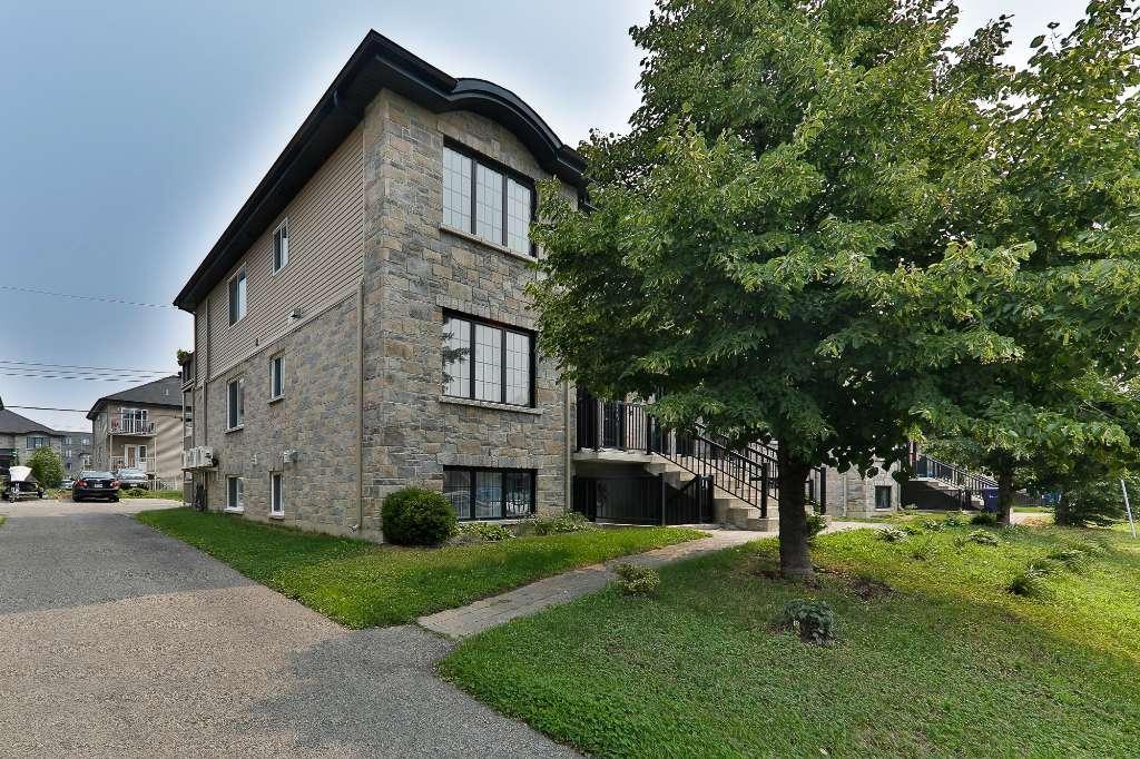 4 1/2   STYLE CONDO/ LAVAL CHOMEDEY 2