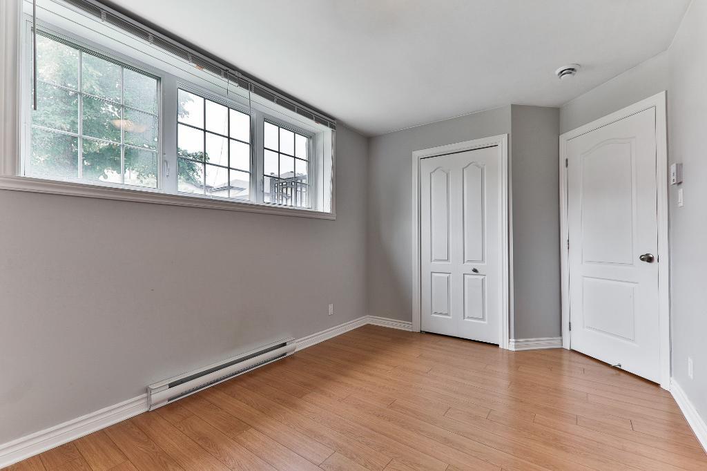 4 1/2   STYLE CONDO/ LAVAL CHOMEDEY 4