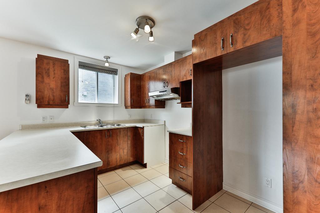 4 1/2   STYLE CONDO/ LAVAL CHOMEDEY 5