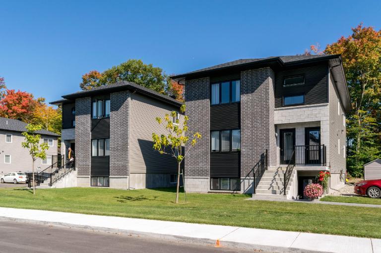 3 CH - 2 SDB - Saint-Jérôme - $1,900 /mo 4