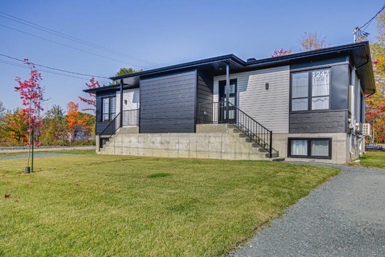 3 CH - 1 SDB - Bécancour - $2,800 /mo 2